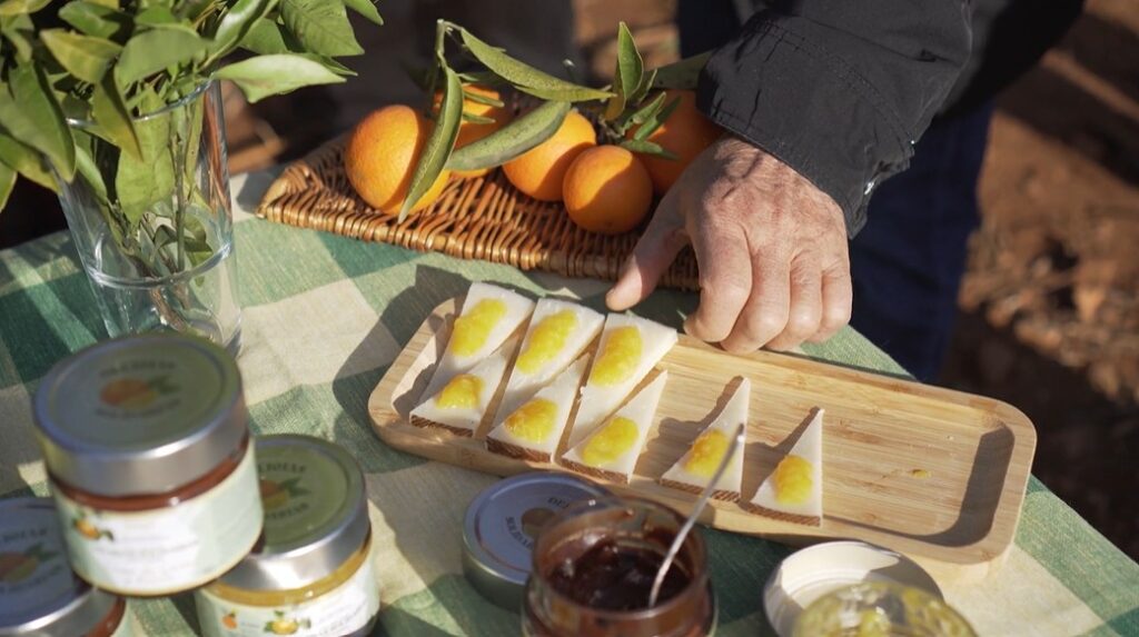 Queso con mermelada de naranja